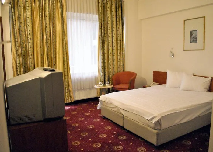 Bristol Hotel 3*