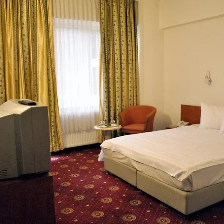 Bristol Hotel 3*